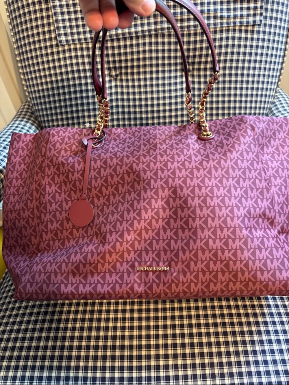 Michael Kors Wine MK Signature Tote with Gold Chain Straps - Picture 5 of 13